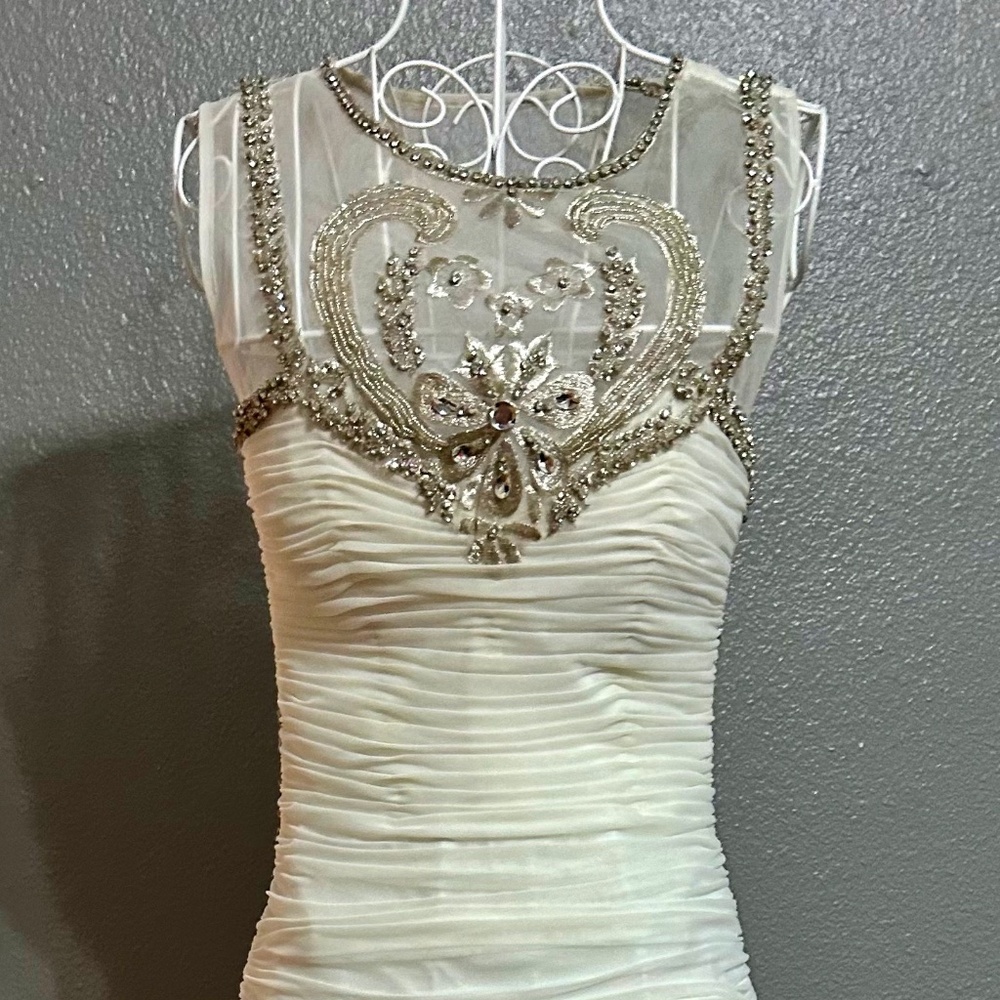 New Jovani very fitted with a showstopper back